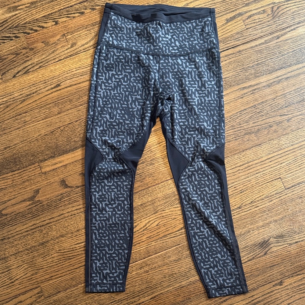 lululemon athletica Black & Gray Abstract Print Leggings with mesh on the back!
